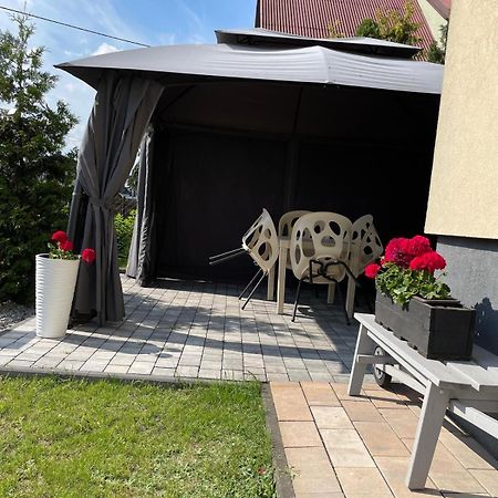 Mieszkanie Na Osiedlu Siedemsetlecia Uniejow Bagian luar foto