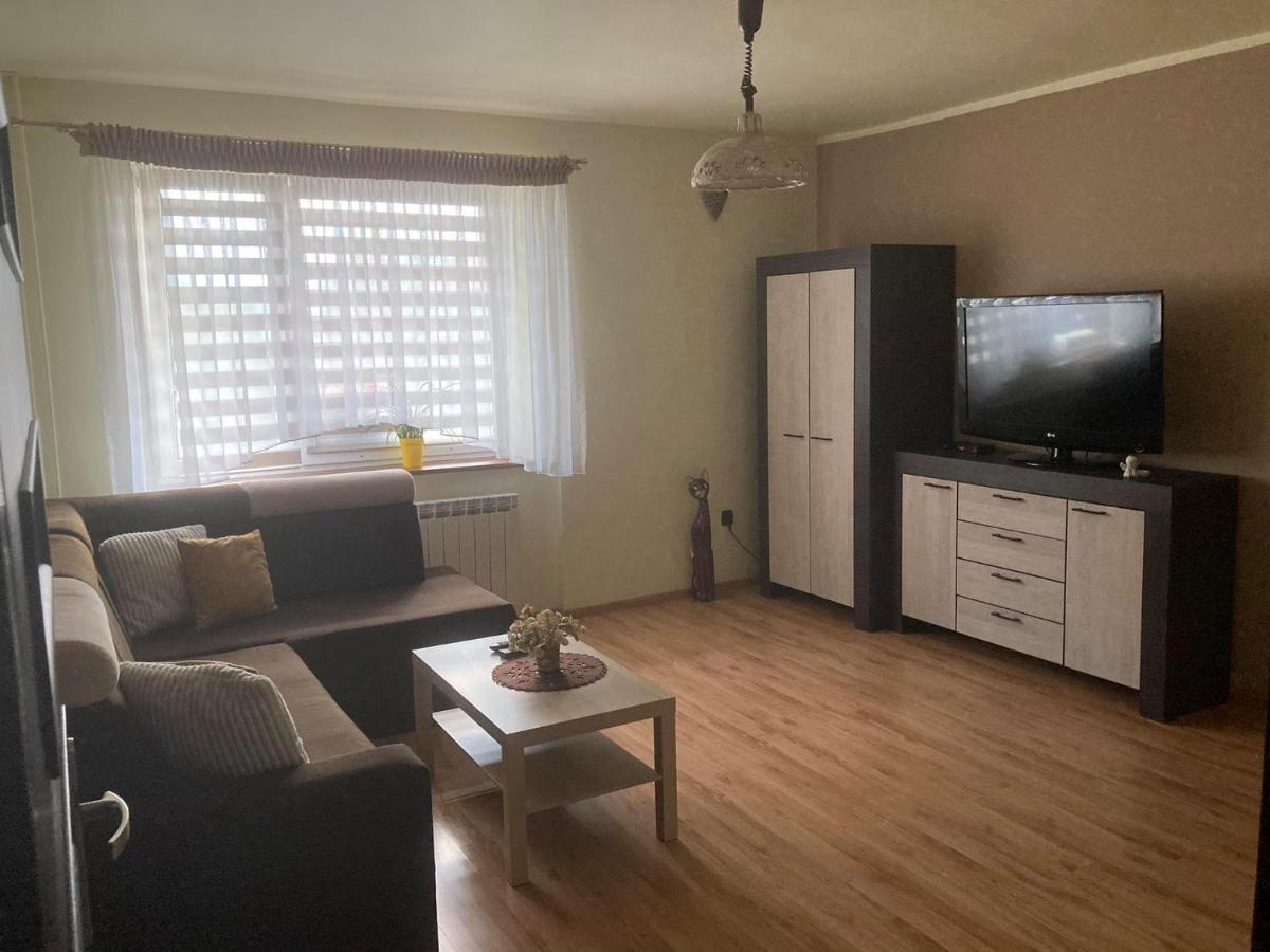 Mieszkanie Na Osiedlu Siedemsetlecia Uniejow Bagian luar foto