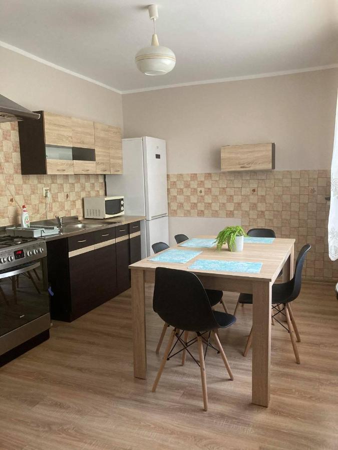 Mieszkanie Na Osiedlu Siedemsetlecia Uniejow Bagian luar foto